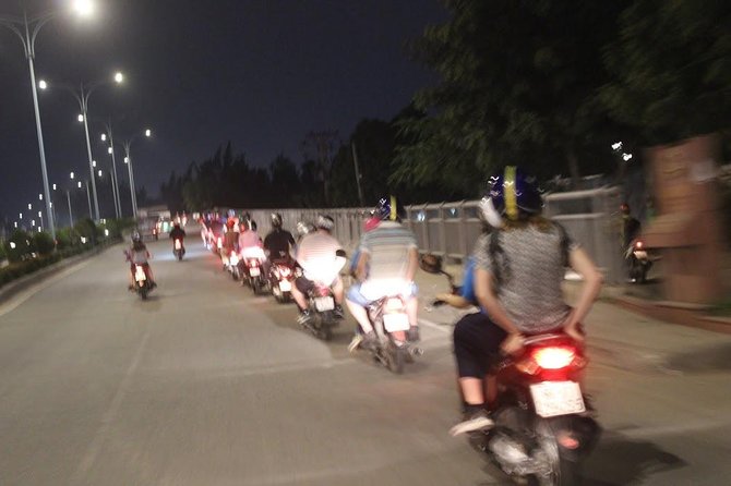 Saigon Dinner Cruise with Live Music Ho Chi Minh– Group Tour - Saigon at night from the river: the vibe you’re really paying for