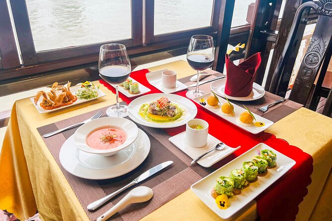 Saigon River Dinner Cruise: Buffet, Set Menu, Fine Dining (3hrs) - The biggest strengths: guide help and the overall atmosphere