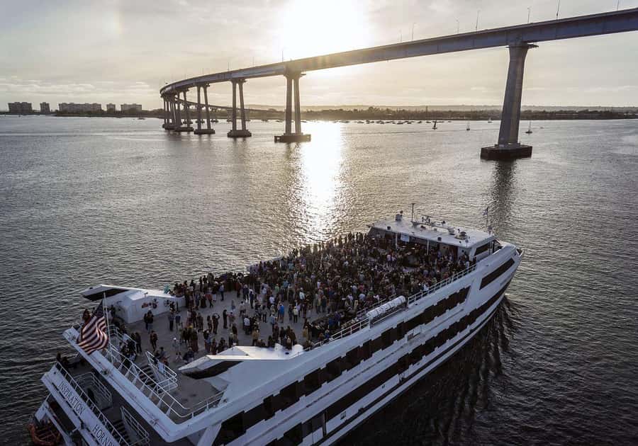 San Diego: Buffet Dinner Cruise with Drinks - Views of the skyline and harbor: when the photos get good
