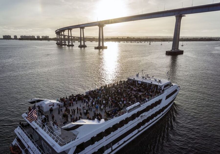 San Diego: Thanksgiving Day Buffet Brunch or Dinner Cruise - Seating, group size, and how to avoid the holiday headache