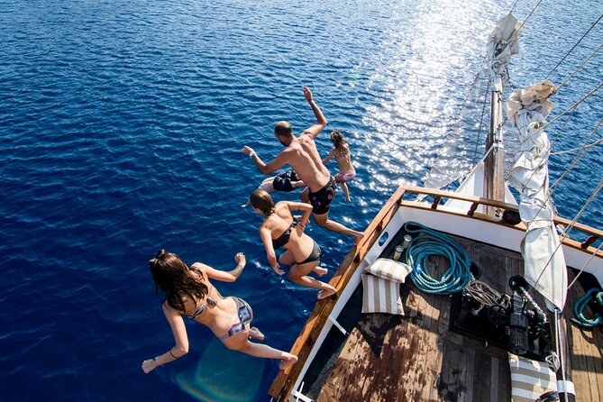 Santorini Sunset Dinner Cruise Including Nea Kameni Visit - Santorini at golden hour: what this sunset cruise really gives you