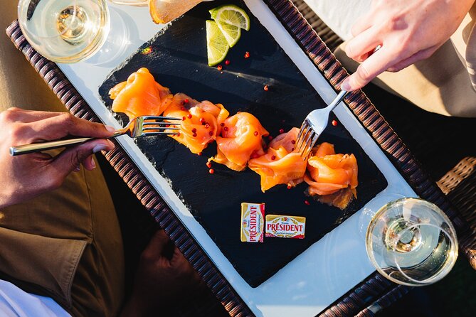 Seine River Dinner Cruise with Live Singer by VIP Yacht de Paris - Timing reality: why the cruise can feel longer than the “4 hours”