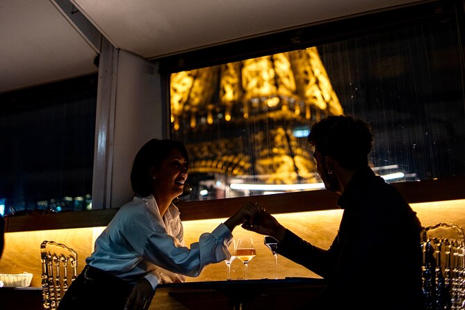 Seine River Dinner Cruise with Rooftop and Live Singer - A 2h30 Seine cruise that’s simple, scenic, and timed for night lights
