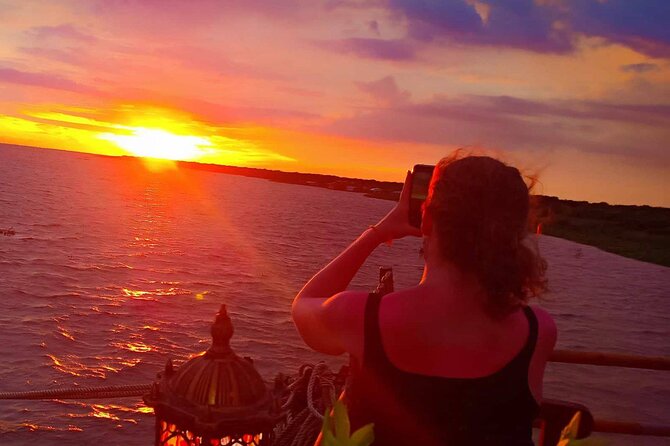 Sunset Dinner and drinks includes a Floating Village cruise tour. - Queen Tara Riverboat dinner: buffet vs fixed menu, plus free-flow drinks