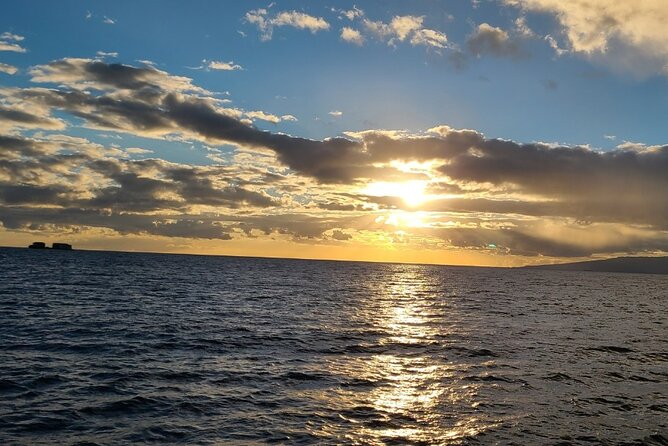 Sunset Dinner Cruise in Honolulu, Hawaii - The Route: Waikiki Beach to Diamond Head Lighthouse