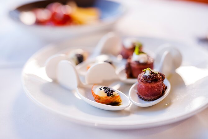 Sydney Gourmet Gold Penfolds Dinner Cruise from Darling Harbour - Live music on Saturdays and Sundays: pianist plus lounge singer
