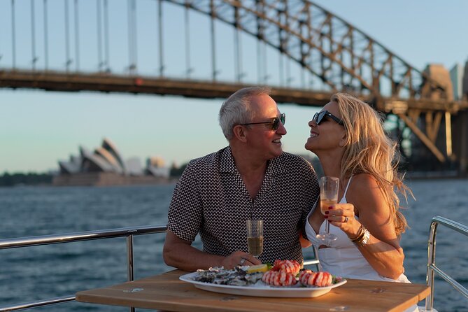 Sydney Harbour Starlight Dinner Cruise from Circular Quay - Live music on weekends: when it turns from dinner into a party