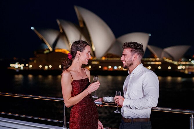 Sydney Harbour Starlight Dinner Cruise from Darling Harbour - Service style and live music on weekends