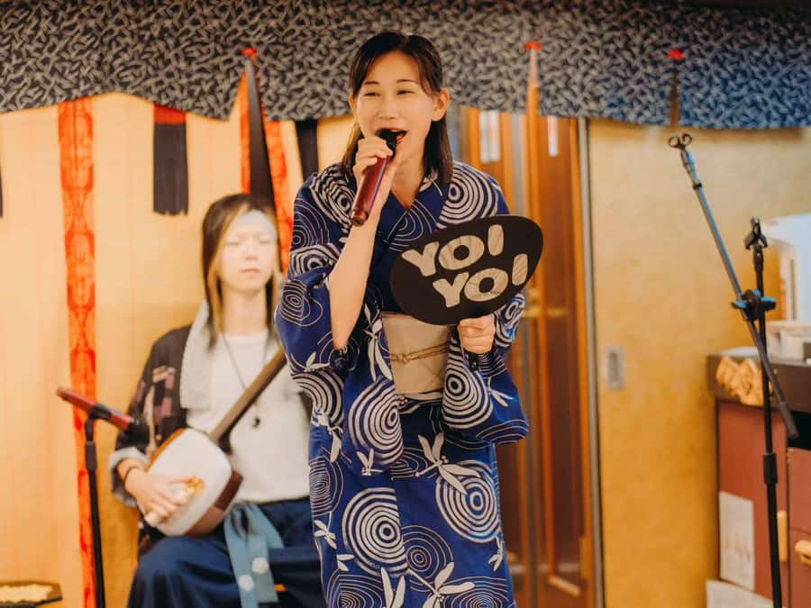 Tokyo: Yakatabune Dinner Cruise with Japanese Show & Drinks - Deck Time, Shoes-Off Rules, and Shared Tables: Small Details That Matter