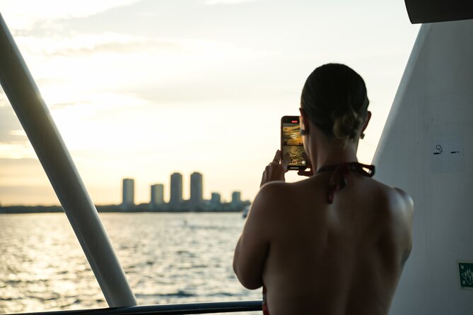 Toronto Premier Dinner Cruise on Odyssey in Toronto Harbour - Comfort and Weather: What to Bring for a Night on the Water