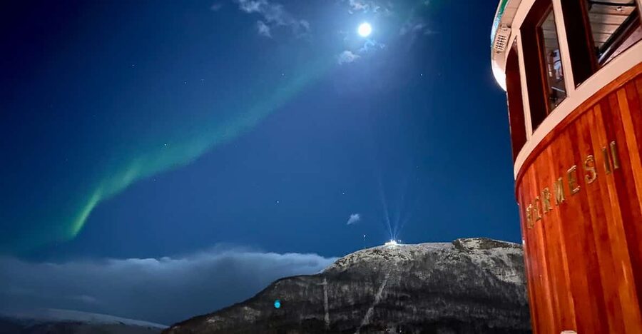 Tromsø: Northern Lights Dinner Cruise - Cold-Proofing Your Body: Suits, Blankets, and What to Bring