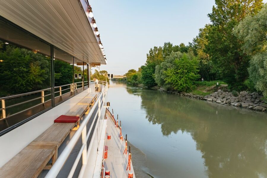 Vienna: 3-Course Evening Dinner Cruise - What This Vienna Dinner Cruise Really Feels Like After Dark