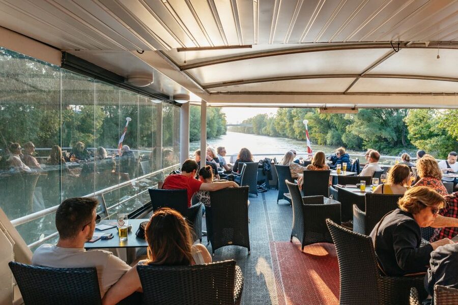 Vienna: 3-Course Evening Dinner Cruise - Reserved Tables, Friendly Crew, and the Service Pace