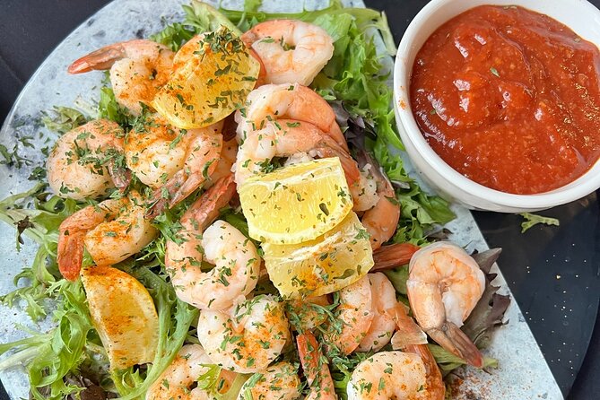 VIP Jazz Dinner Cruise with Private Tour and Open Bar Option - Souvenirs and those little extras that change the tone