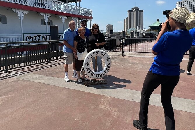 VIP Jazz Dinner Cruise with Private Tour and Open Bar Option - Champagne, photo moment, and that first step onto the paddleboat