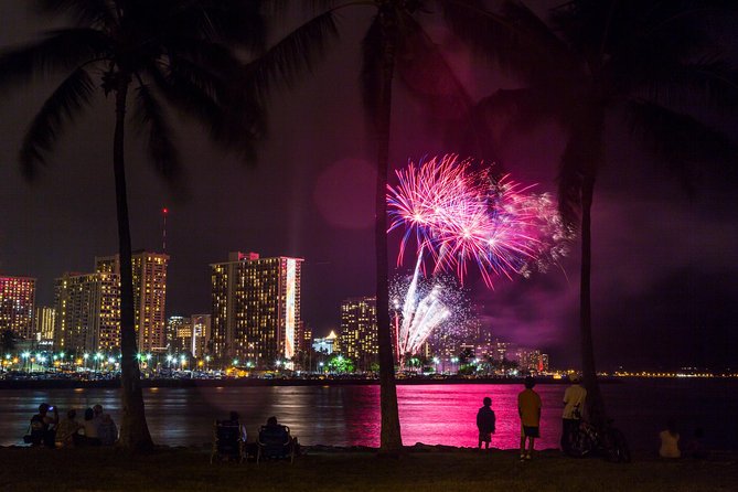Waikiki Fireworks Dinner Cruise: Sail & Sparkle on Friday Nights - The Fireworks Over Waikiki: Timing, Views, and What to Expect
