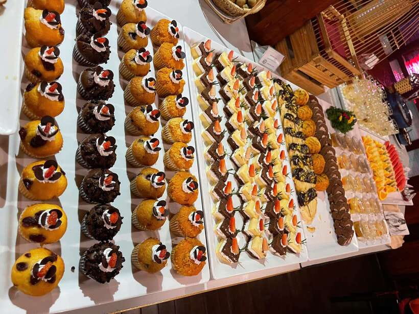 Water Puppet Show And Dinner Cruise On Saigon River Tour - Saigon River Photo Stop, Guided Views, and Your Dinner Portion